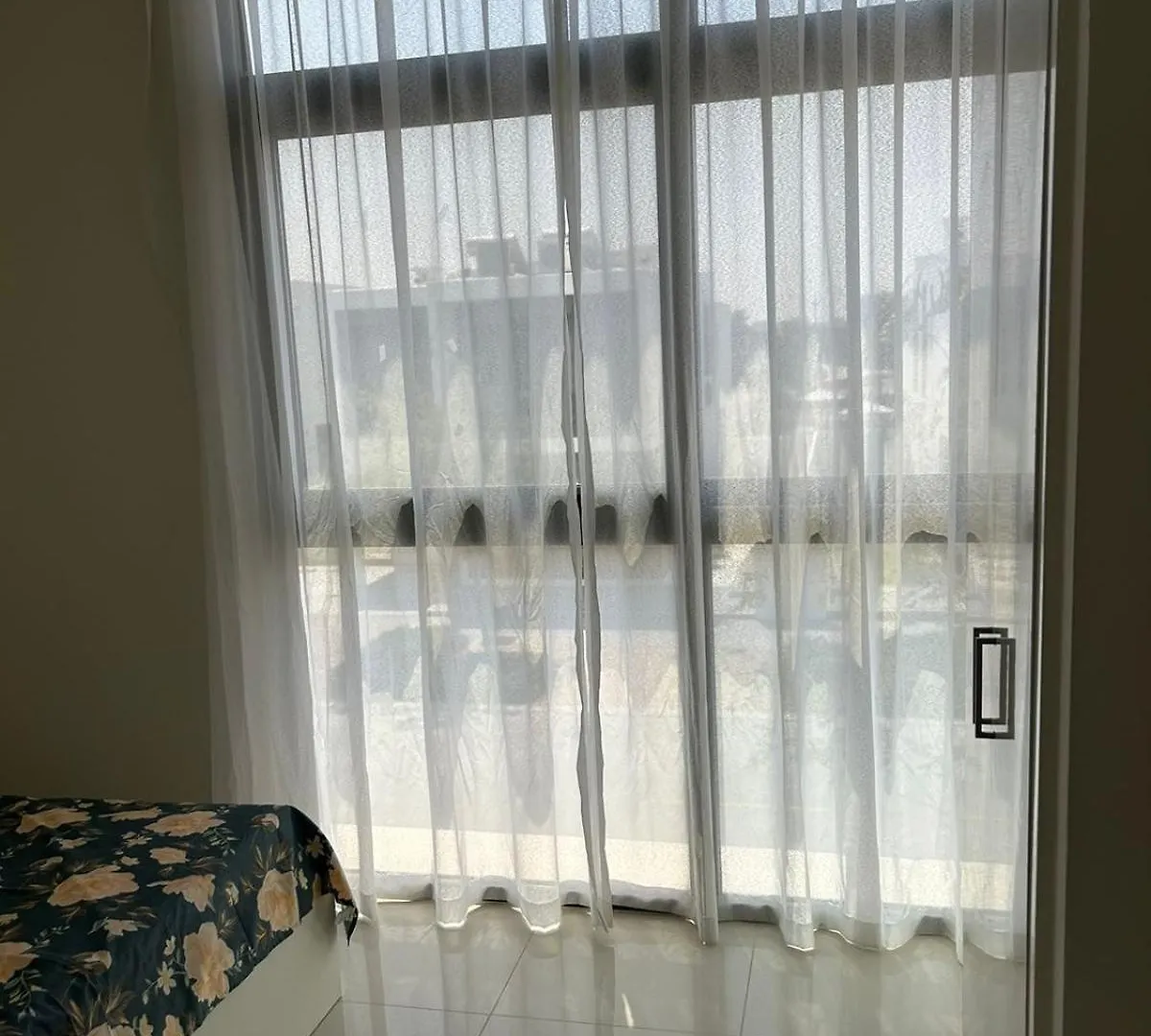 Homestay Females Only - Private Room With Work Desk And Attached Bathroom In Villa Dubai United Arab Emirates